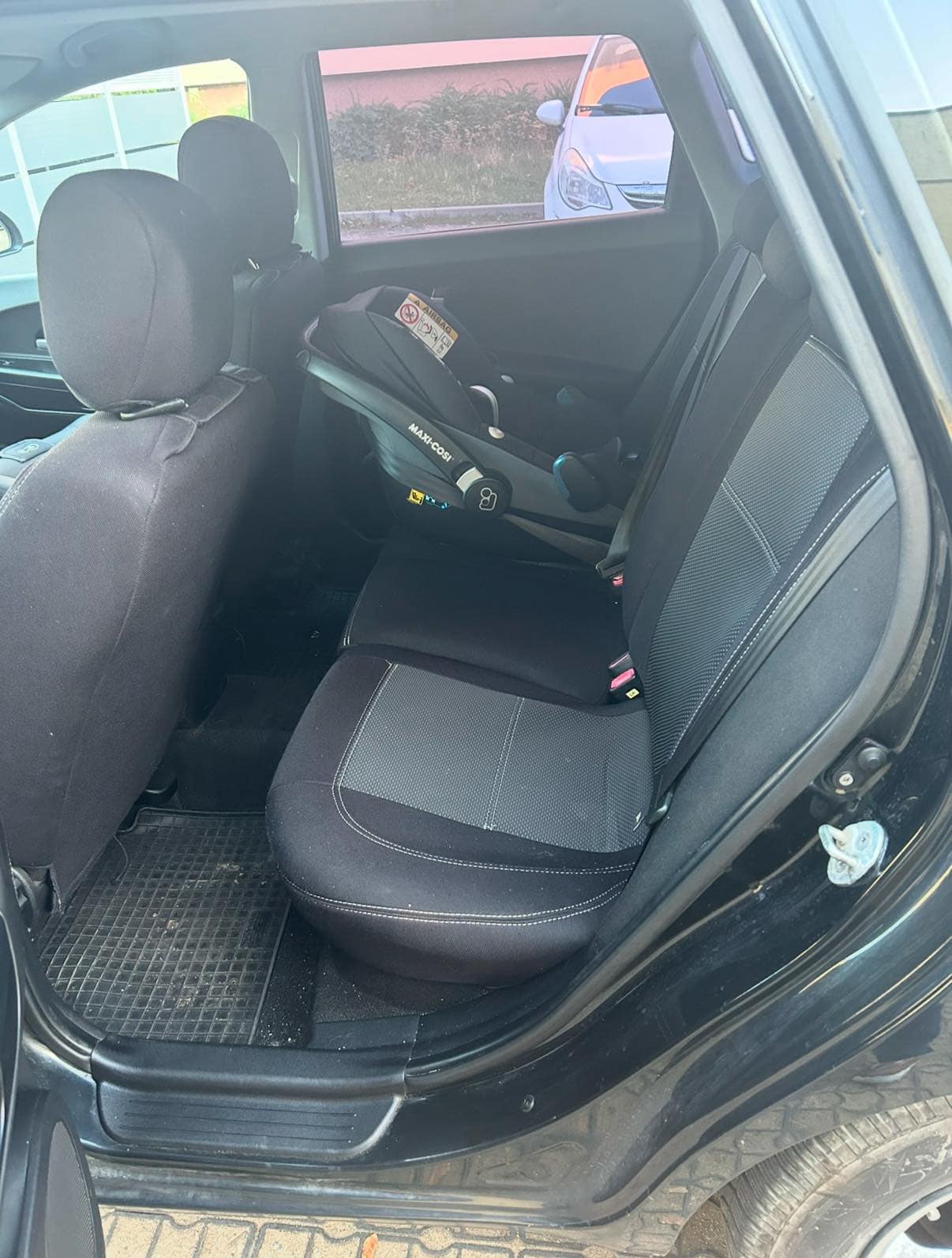 Udział 50% w postaci samochodu Kia Ceed 2007 - obrazek 4