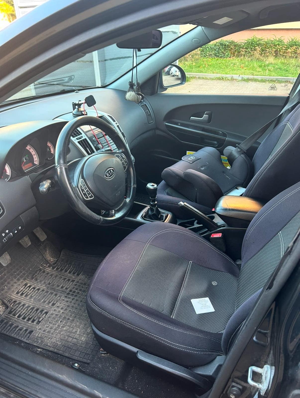 Udział 50% w postaci samochodu Kia Ceed 2007 - obrazek 5